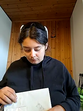 Snapshot of YoungLiisaxx chatting on 10.25.25 YoungLiisaxx online show from 10.25.25