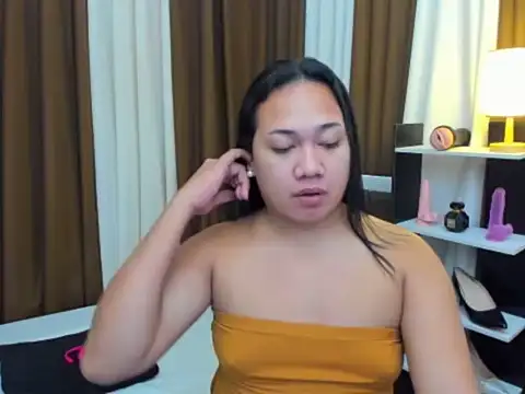 TsUncutKaren online show from 10.22.25