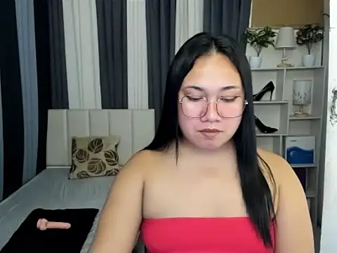 TsUncutKaren online show from 02.24.26