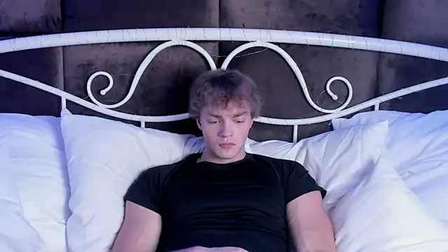 Snapshot of ChaseMuscular chatting on 09.26.25 ChaseMuscular online show from 09.26.25