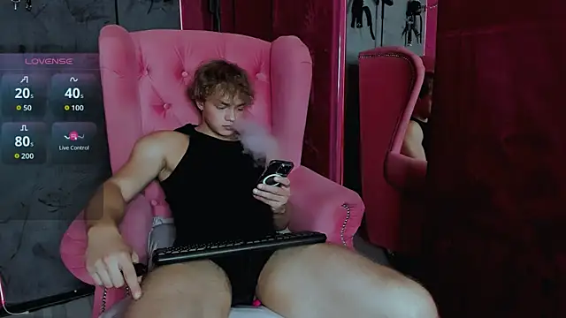 Snapshot of ChaseMuscular chatting on 10.11.25 ChaseMuscular online show from 10.11.25