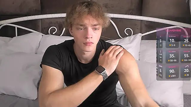 Snapshot of ChaseMuscular chatting on 11.08.25 ChaseMuscular online show from 11.08.25