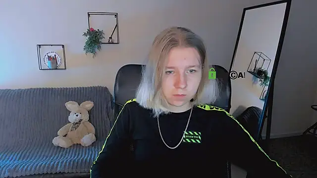 Snapshot of gloria_bubble chatting on 10.02.25 gloria bubble online show from 10.02.25