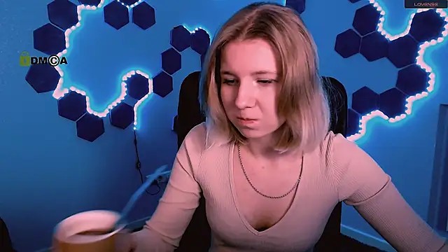 Snapshot of gloria_bubble chatting on 11.22.25 gloria bubble online show from 11.22.25