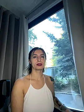 Snapshot of Ella_Vee chatting on 09.16.25 Ella Vee online show from 09.16.25