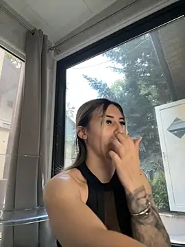 Snapshot of Ella_Vee chatting on 09.20.25 Ella Vee online show from 09.20.25