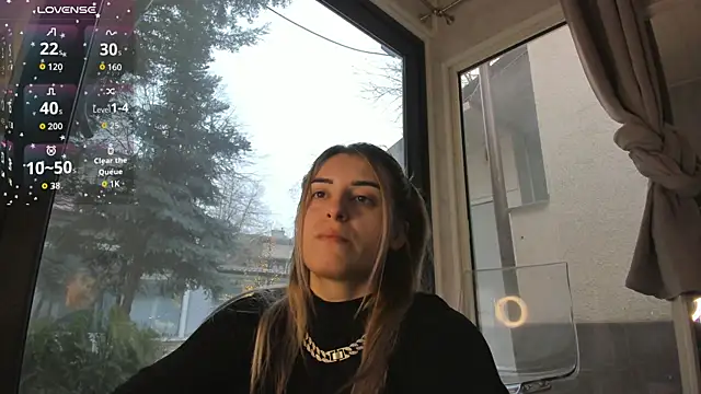 Ella Vee online show from 12.21.25