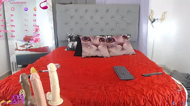 Snapshot of KarolLewys chatting on 11.26.25 KarolLewys online show from 11.26.25