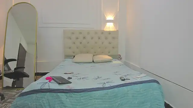 Snapshot of charlotte_dante212 chatting on 02.20.26 charlotte dante212 online show from 02.20.26