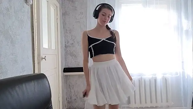 CutieAnny online show from 10.02.25