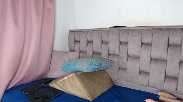 Alexa-Hunter online show from 05.10.26