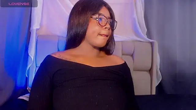 Mimi Gil online show from 02.05.26