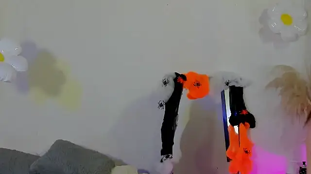 Snapshot of Naomi_Flame chatting on 10.28.25 Naomi Flame online show from 10.28.25