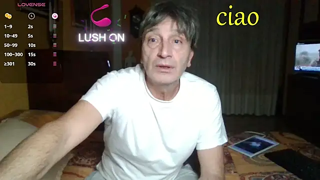 Snapshot of lattediyak chatting on 12.17.25 lattediyak online show from 12.17.25
