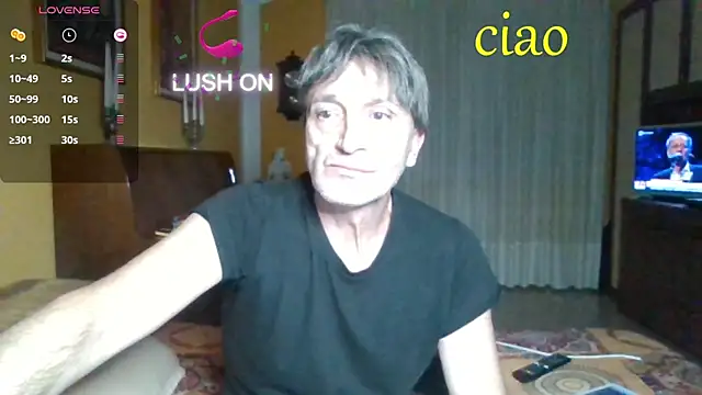Snapshot of lattediyak chatting on 12.18.25 lattediyak online show from 12.18.25