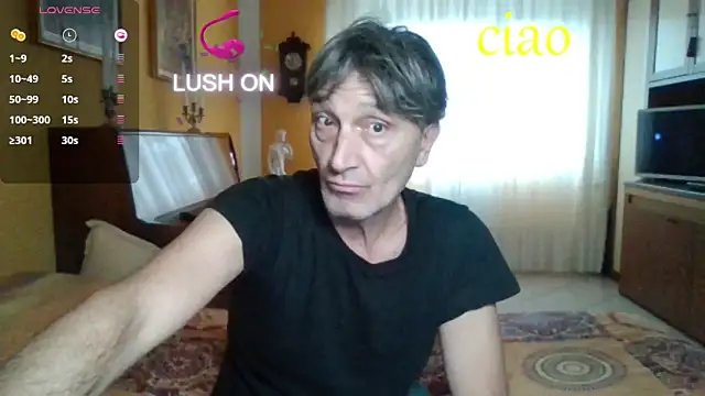 Snapshot of lattediyak chatting on 12.19.25 lattediyak online show from 12.19.25