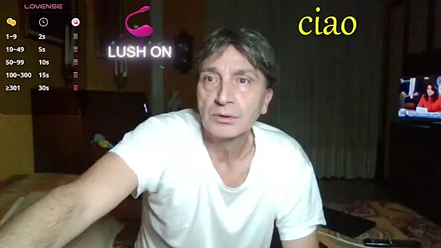 Snapshot of lattediyak chatting on 12.21.25 lattediyak online show from 12.21.25