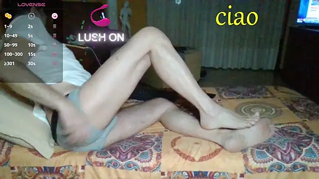 Snapshot of lattediyak chatting on 12.23.25 lattediyak online show from 12.23.25