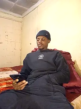 Snapshot of Hluga_25 chatting on 09.18.25 Hluga 25 online show from 09.18.25