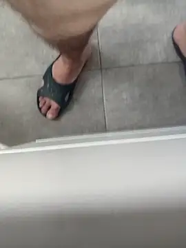 Snapshot of Yazaza1999 chatting on 10.12.25 Yazaza1999 online show from 10.12.25