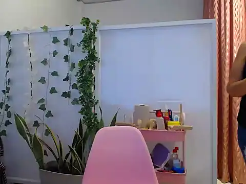 Snapshot of Manuela_lara_ chatting on 09.15.25 Manuela lara online show from 09.15.25