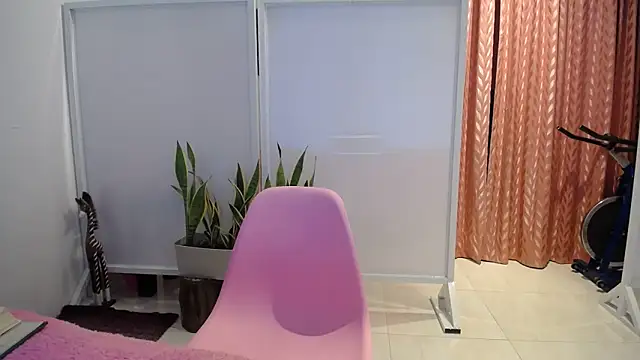 Snapshot of Manuela_lara_ chatting on 11.05.25 Manuela lara online show from 11.05.25