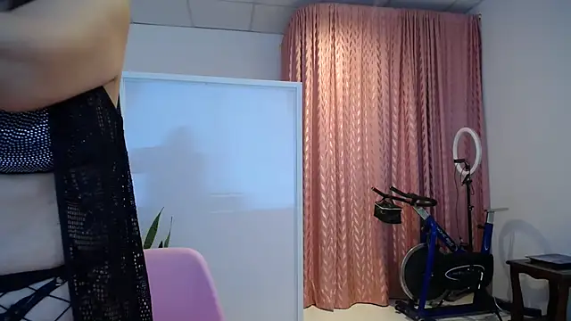 Snapshot of Manuela_lara_ chatting on 11.21.25 Manuela lara online show from 11.21.25