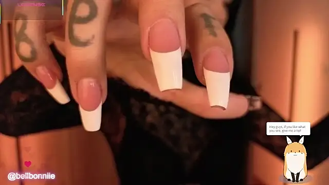 Snapshot of belllbonniie chatting on 10.18.25 belllbonniie online show from 10.18.25