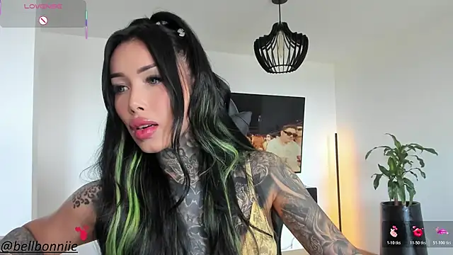 Snapshot of belllbonniie chatting on 11.15.25 belllbonniie online show from 11.15.25