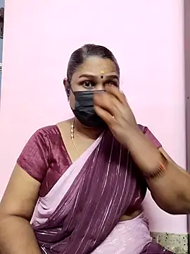 Snapshot of Tamil_Azhaghi25 chatting on 10.23.25 Tamil Azhaghi25 online show from 10.23.25