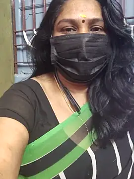 Snapshot of Tamil_Azhaghi25 chatting on 11.26.25 Tamil Azhaghi25 online show from 11.26.25