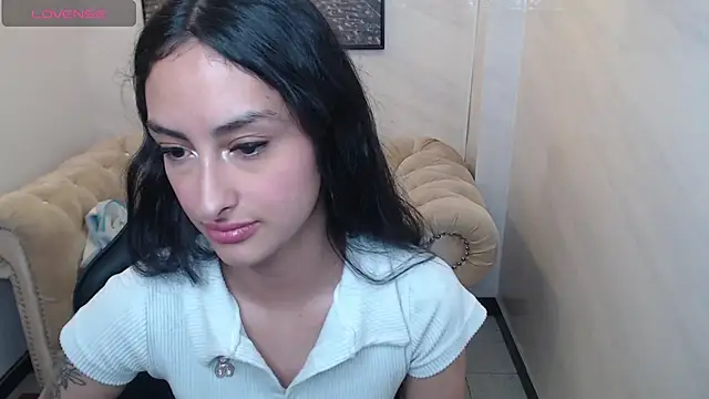 Snapshot of Tifany_v chatting on 10.24.25 Tifany v online show from 10.24.25