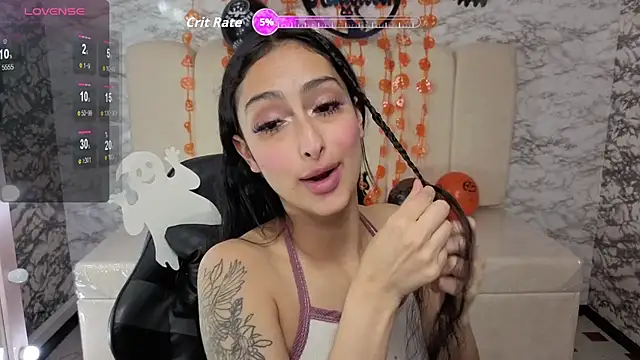 Snapshot of Tifany_v chatting on 10.31.25 Tifany v online show from 10.31.25