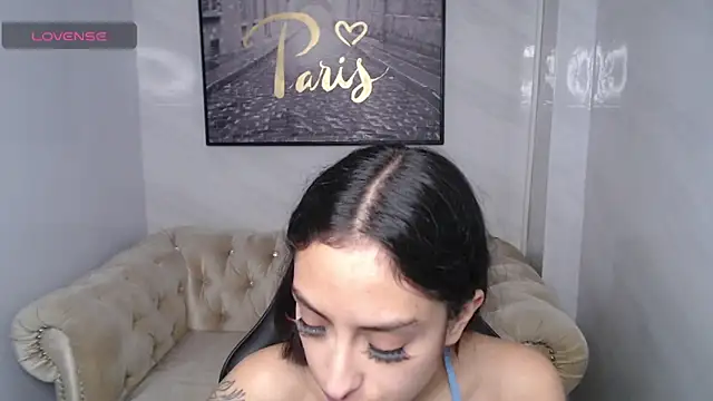 Snapshot of Tifany_v chatting on 11.21.25 Tifany v online show from 11.21.25