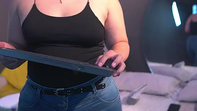 Tayler Kim online show from 02.05.26