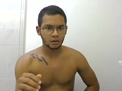 Snapshot of jayden_cooper1 chatting on 12.21.25 jayden cooper1 online show from 12.21.25