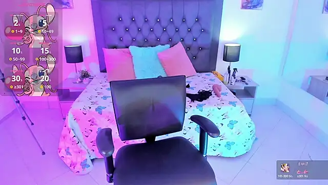 Snapshot of dulce_fresa_ chatting on 10.30.25 dulce fresa online show from 10.30.25