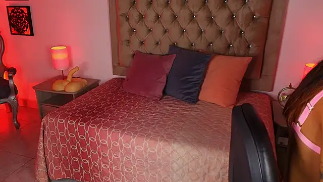 Snapshot of dulce_fresa_ chatting on 12.05.25 dulce fresa online show from 12.05.25