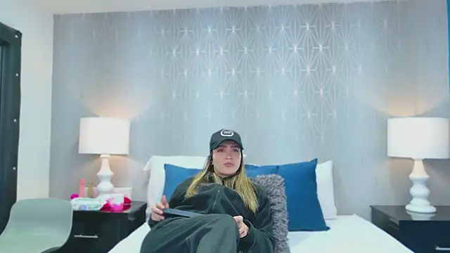 ZoeWilliis online show from 04.05.26