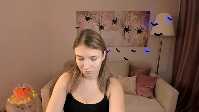 MilinaMorris online show from 10.19.25