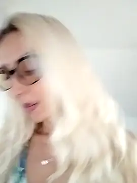 Snapshot of _sexyBLONDE46_ chatting on 11.28.25 sexyBLONDE46 online show from 11.28.25
