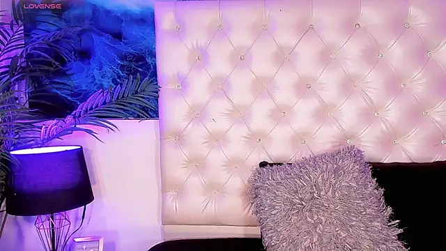 Valeria Swett  online show from 06.27.26