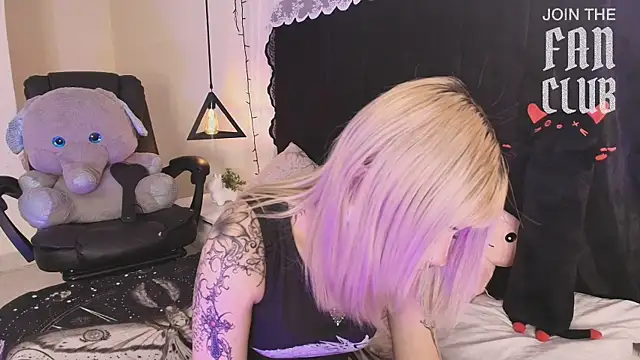 Snapshot of IvyBelle_ chatting on 06.10.26 IvyBelle online show from 06.10.26