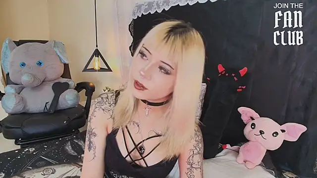 Snapshot of IvyBelle_ chatting on 06.25.26 IvyBelle online show from 06.25.26
