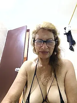 Snapshot of MaryLunne chatting on 03.01.26 MaryLunne online show from 03.01.26