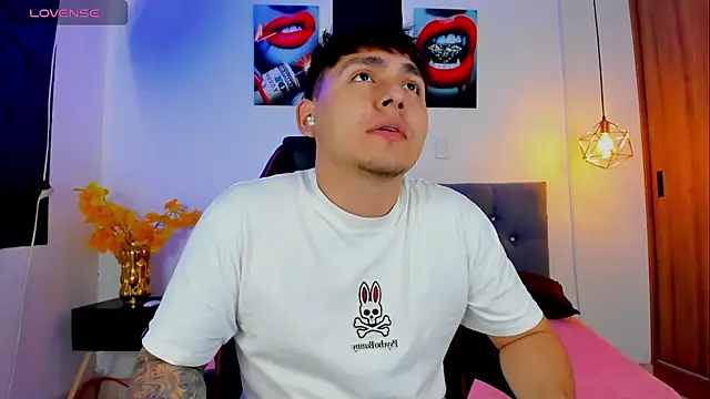 Snapshot of Nicolas_James_Sc chatting on 11.27.25 Nicolas James Sc online show from 11.27.25