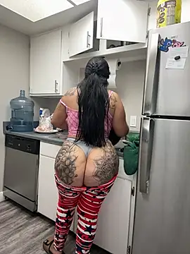 Snapshot of latina_curvy22 chatting on 04.23.26 latina curvy22 online show from 04.23.26