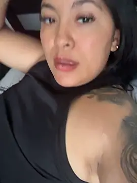 Snapshot of latina_curvy22 chatting on 05.18.26 latina curvy22 online show from 05.18.26