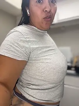 Snapshot of latina_curvy22 chatting on 05.22.26 latina curvy22 online show from 05.22.26