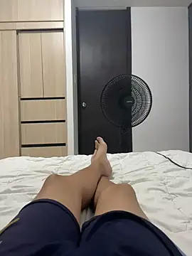 Snapshot of regina_mills_milk chatting on 10.12.25 regina mills milk online show from 10.12.25